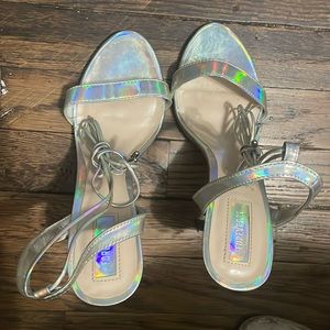 Iridescent strappy shoes